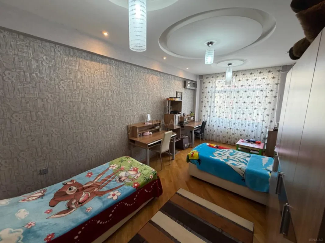 Satılır 3 otaqlı mənzil 130 m²