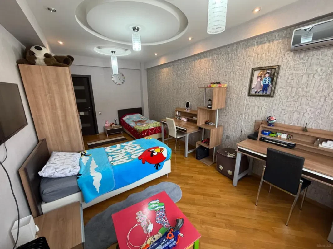 Satılır 3 otaqlı mənzil 130 m²