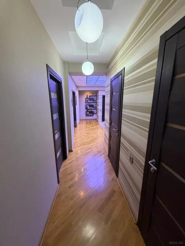 Satılır 3 otaqlı mənzil 130 m²