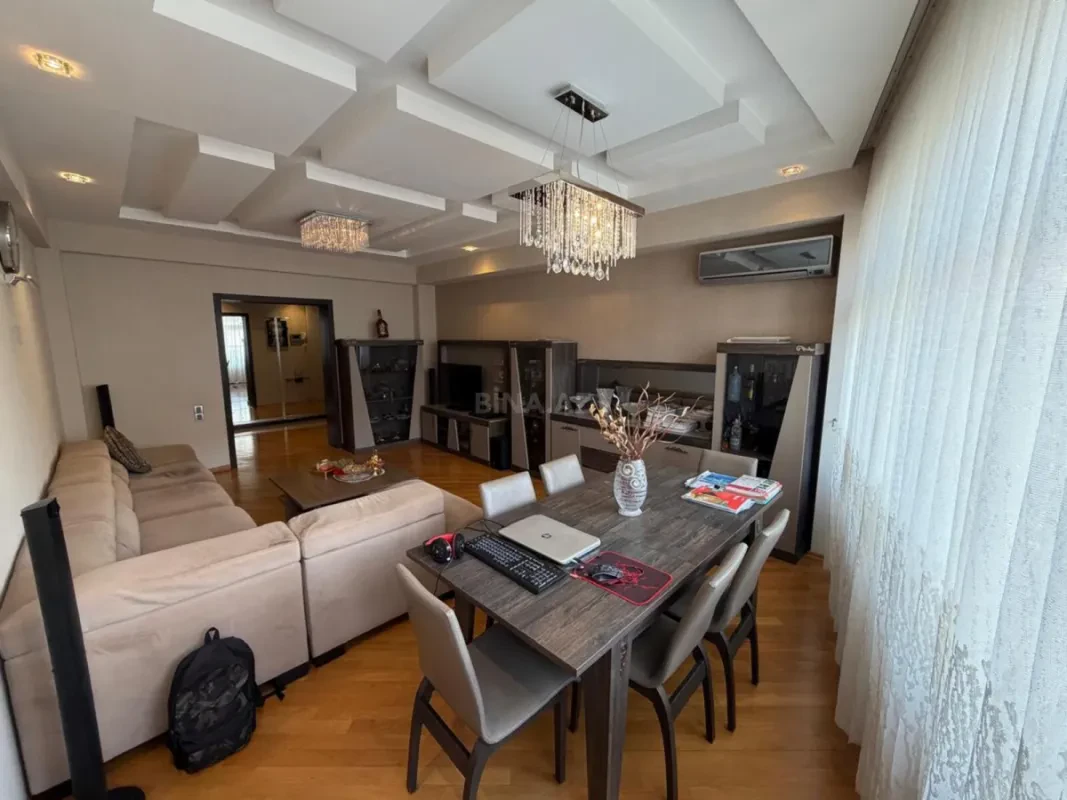Satılır 3 otaqlı mənzil 130 m²
