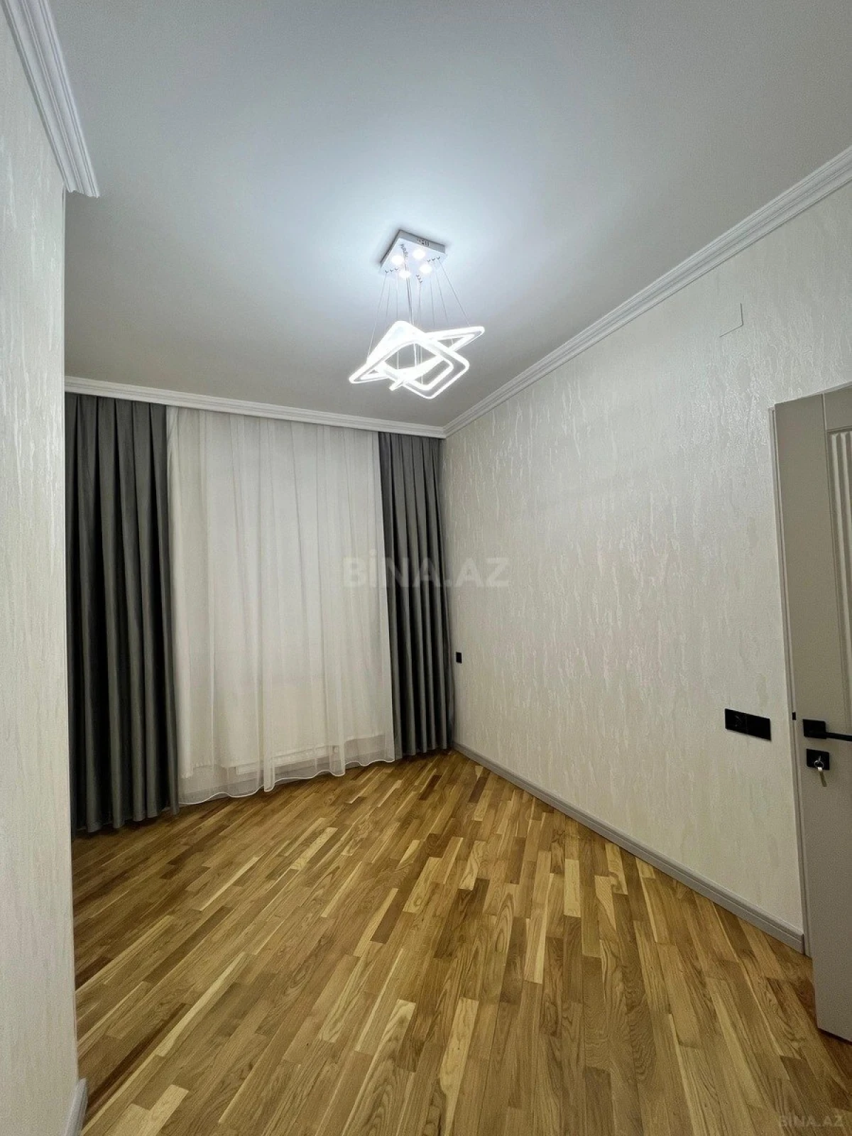 Satılır 3 otaqlı mənzil 95 m²