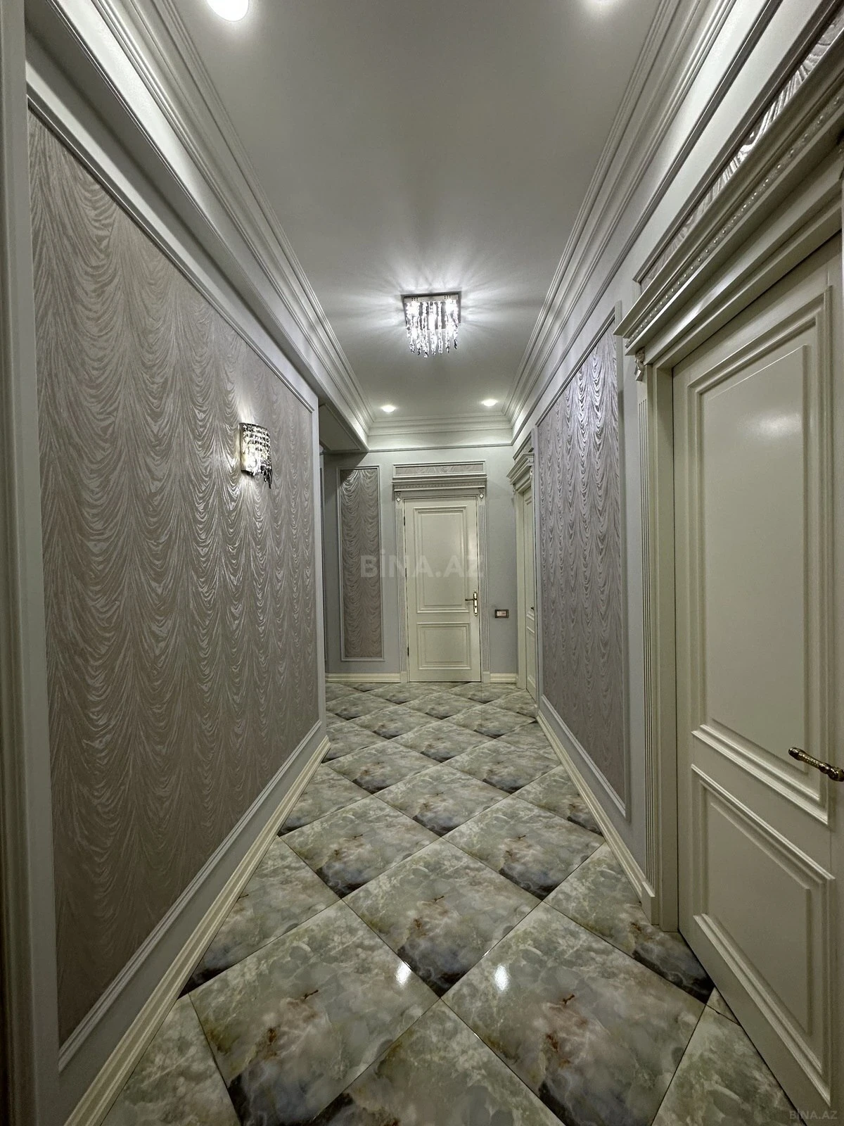 Satılır 3 otaqlı mənzil 110 m²