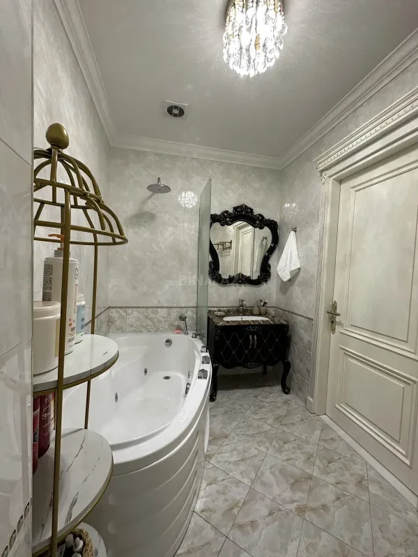 Satılır 3 otaqlı mənzil 110 m²
