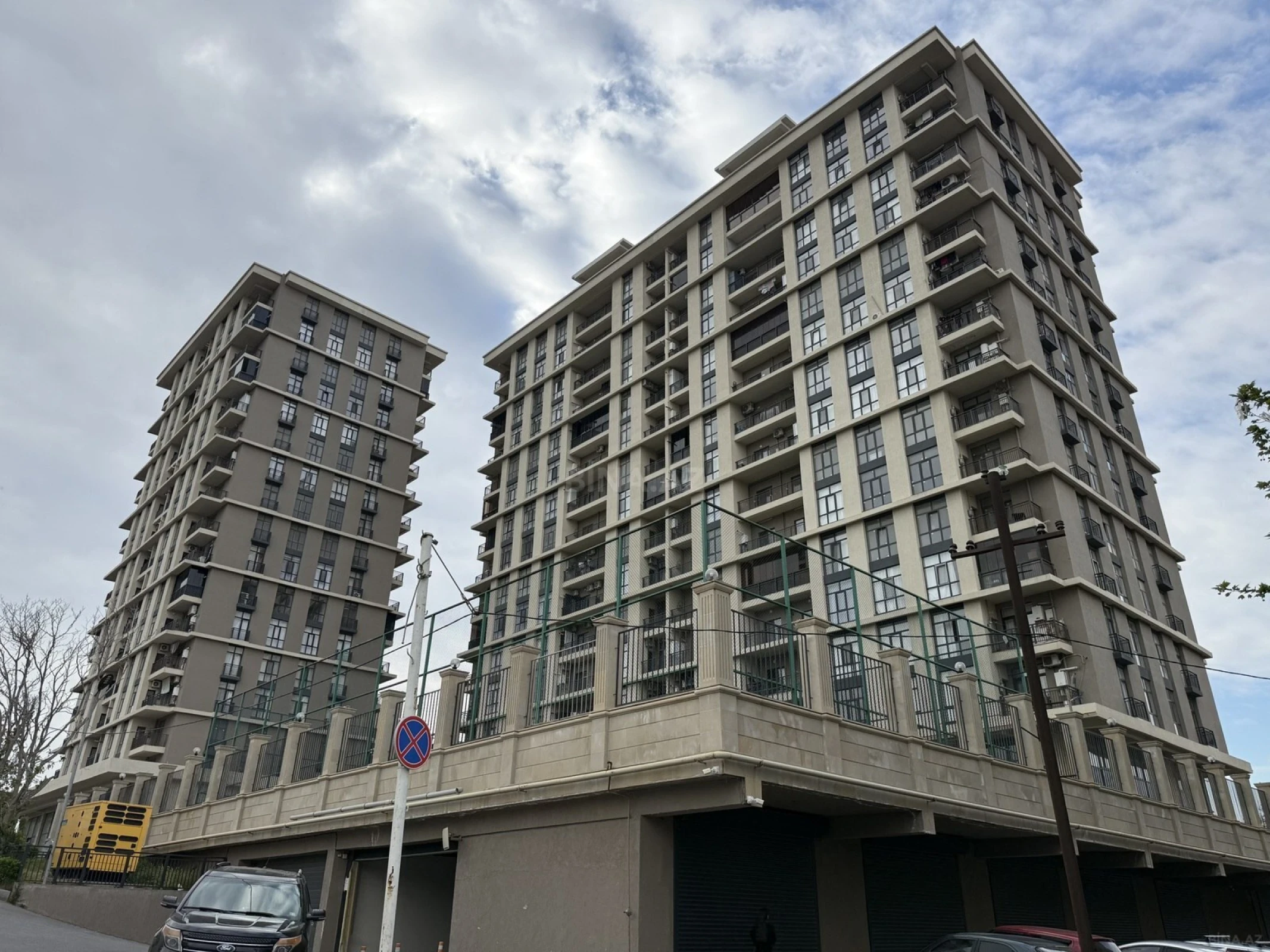 Satılır 3 otaqlı mənzil 125 m²