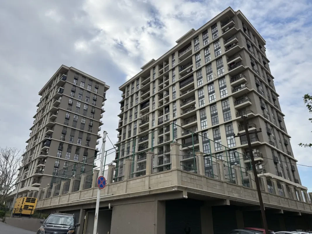 Satılır 3 otaqlı mənzil 125 m²