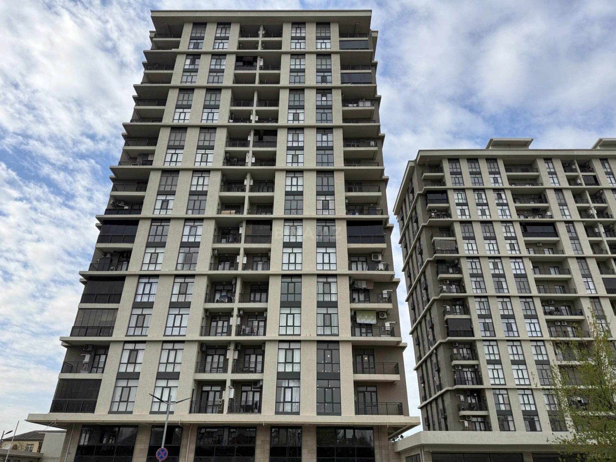 Satılır 3 otaqlı mənzil 125 m²