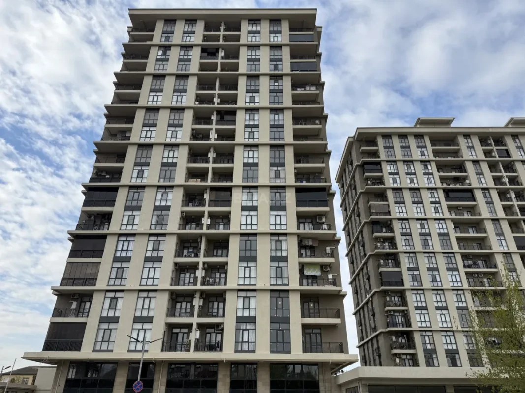 Satılır 3 otaqlı mənzil 125 m²