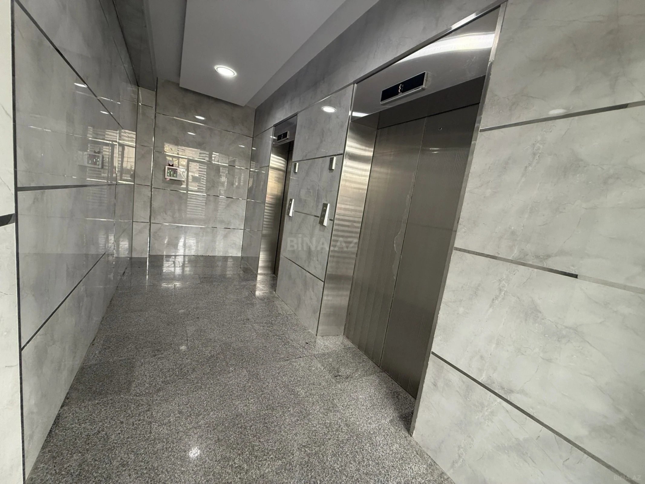 Satılır 3 otaqlı mənzil 125 m²
