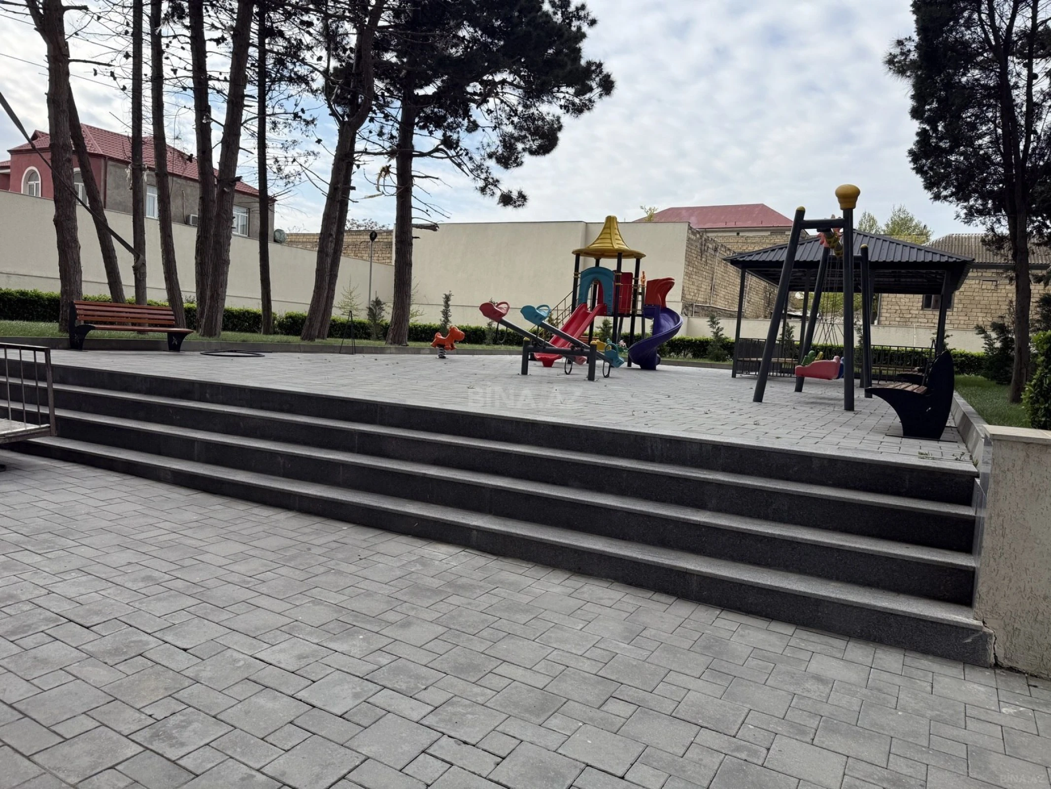 Satılır 3 otaqlı mənzil 125 m²
