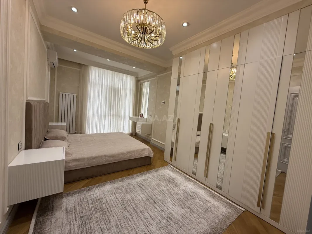 Satılır 3 otaqlı mənzil 125 m²