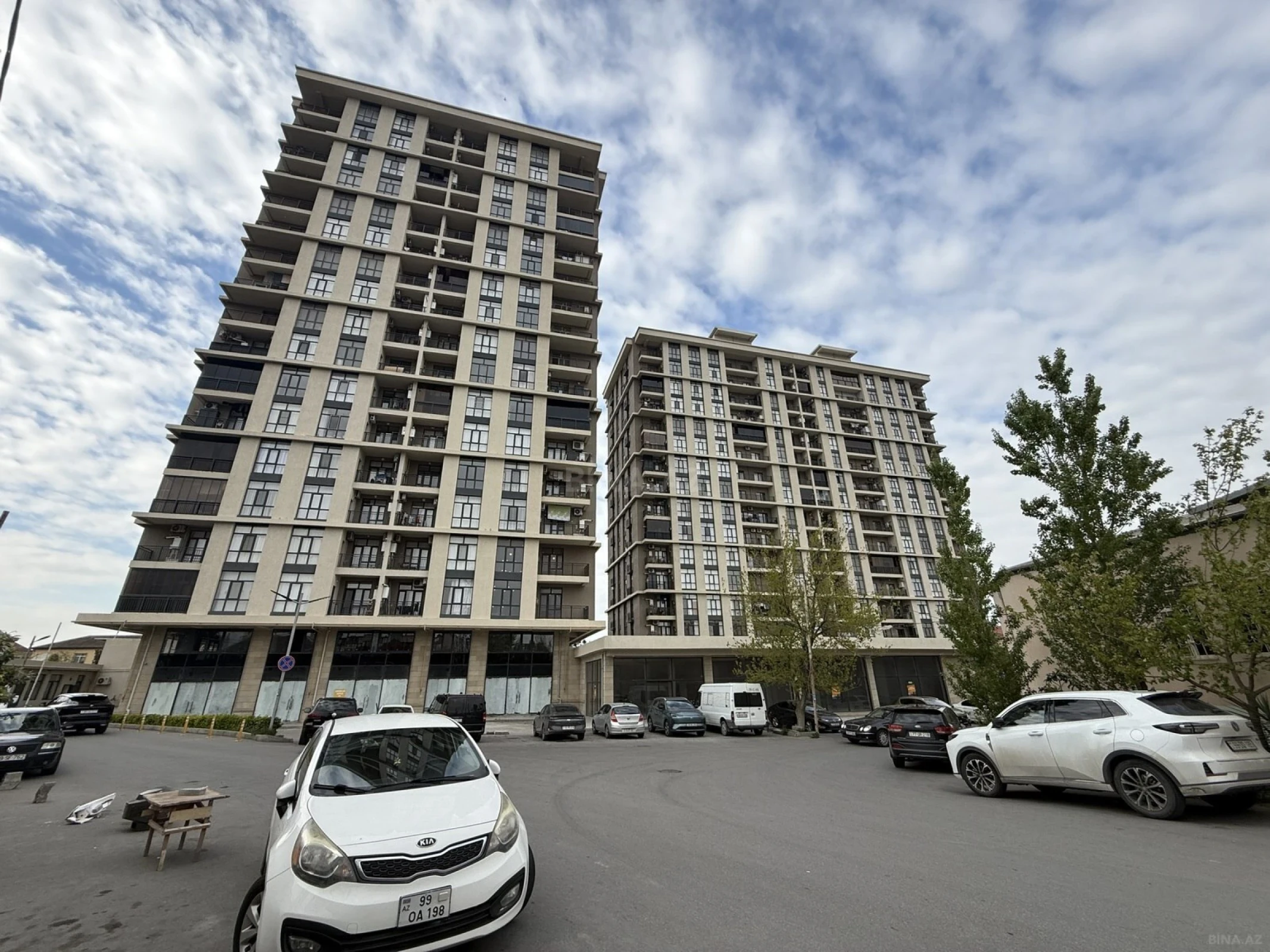 Satılır 3 otaqlı mənzil 125 m²