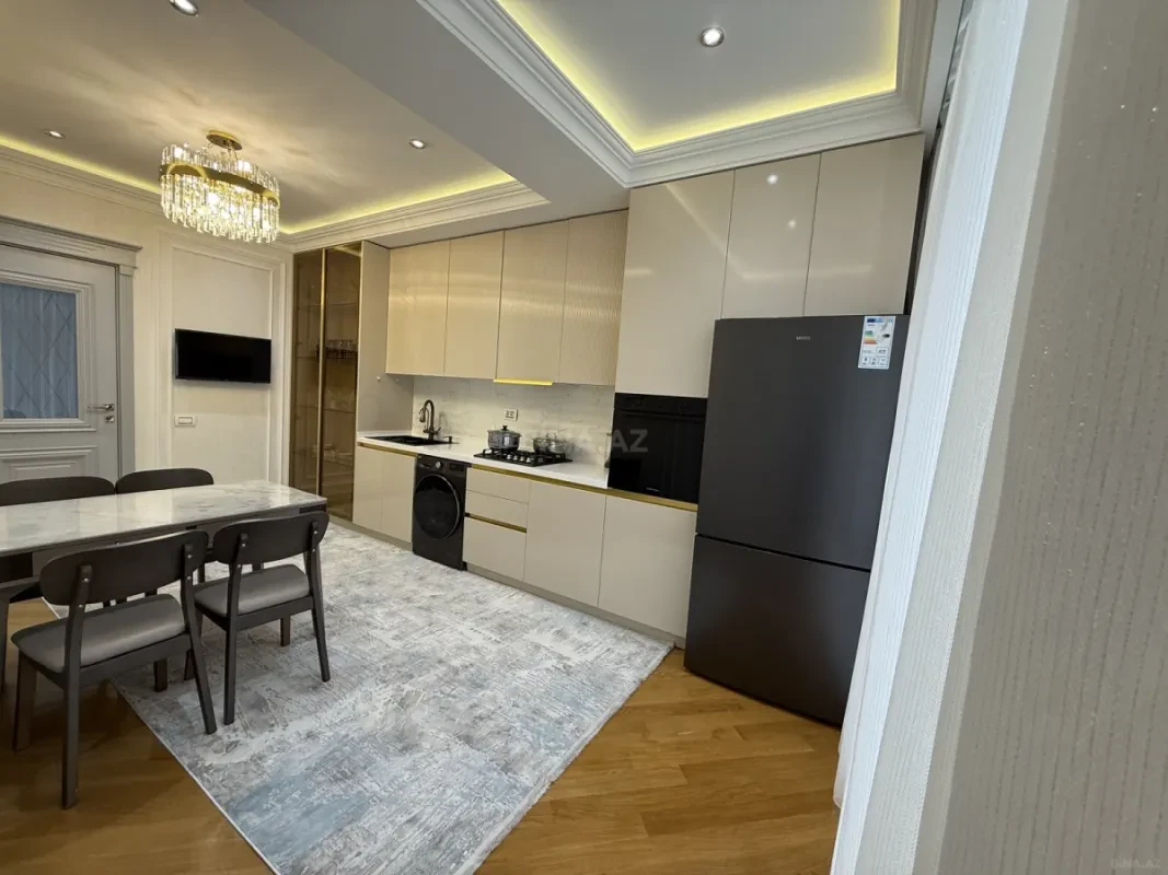 Satılır 3 otaqlı mənzil 125 m²