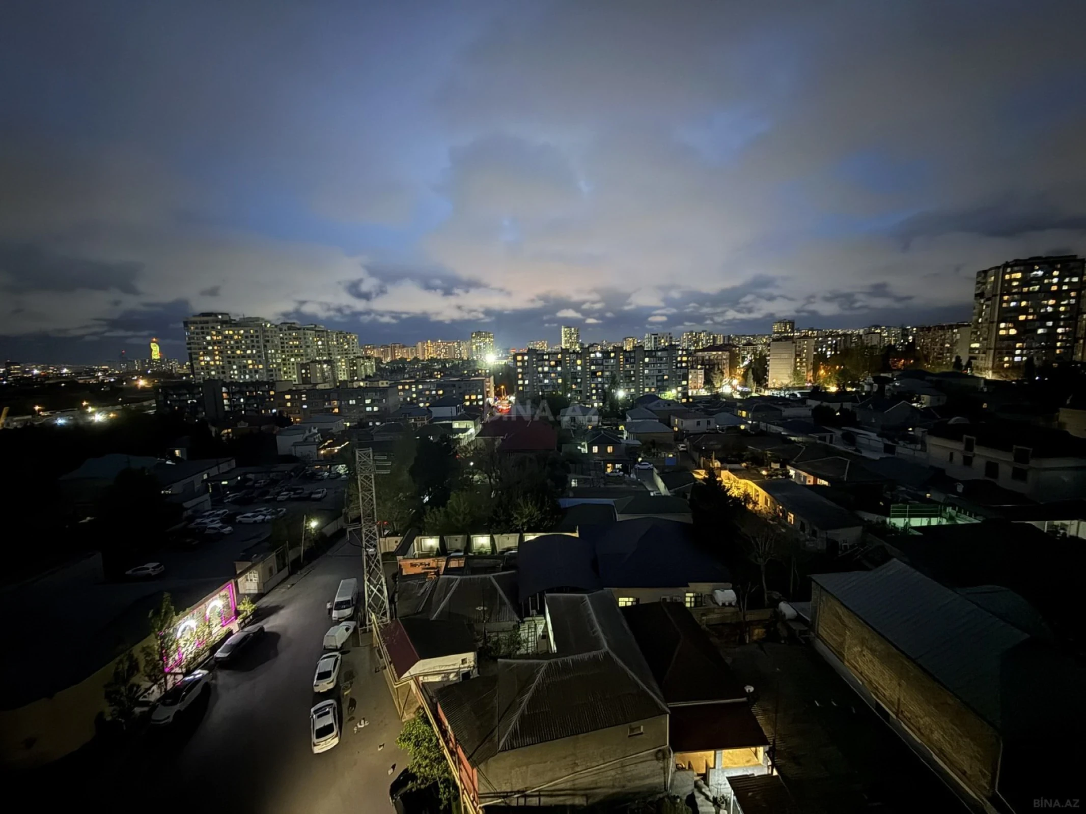Satılır 3 otaqlı mənzil 125 m²