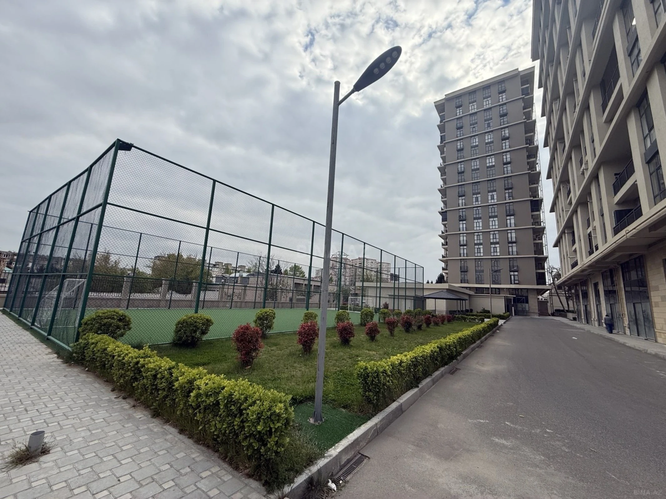 Satılır 3 otaqlı mənzil 125 m²