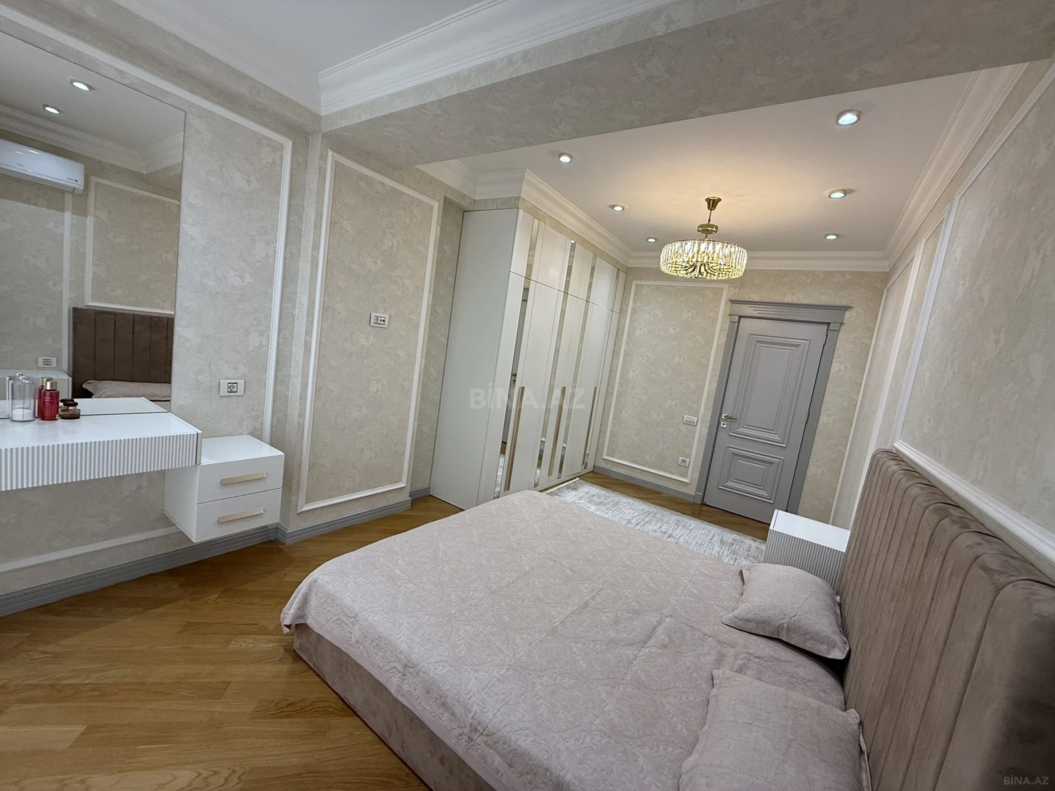 Satılır 3 otaqlı mənzil 125 m²