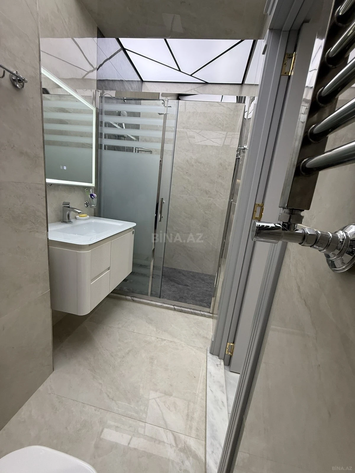 Satılır 3 otaqlı mənzil 125 m²