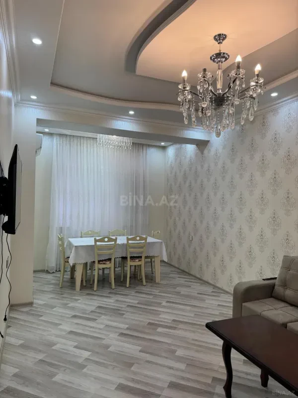 Kirayə verilir 2 otaqlı mənzil 82 m²