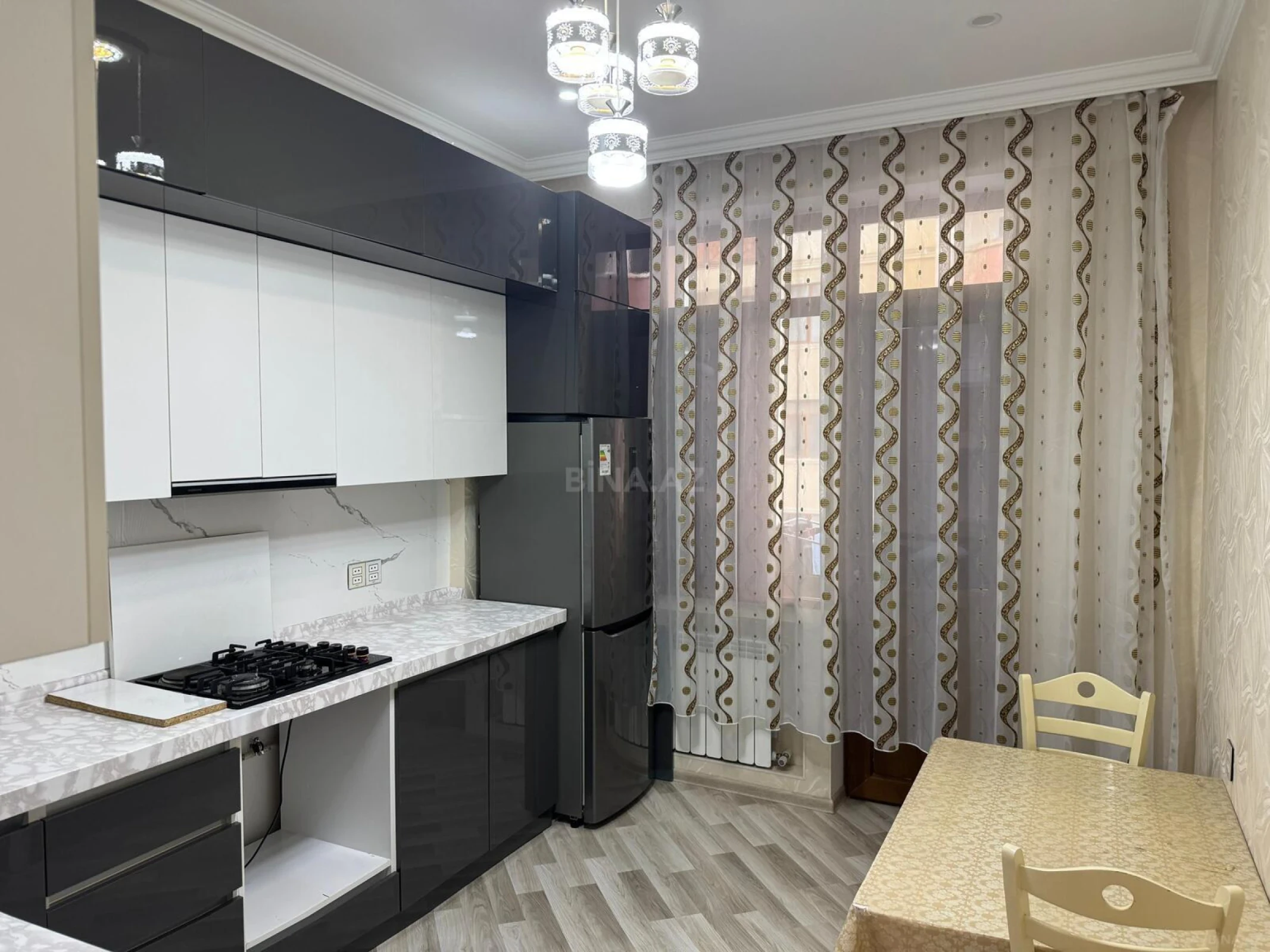 Kirayə verilir 2 otaqlı mənzil 82 m²