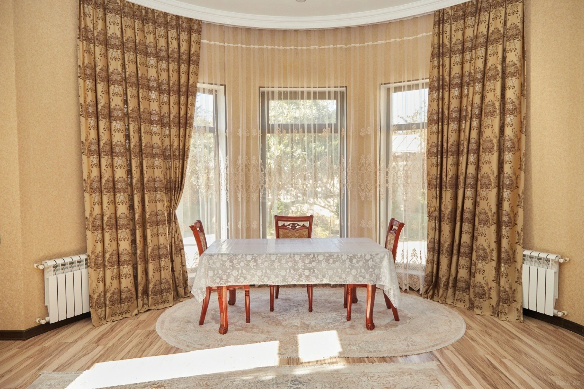 Kirayə verilir 6 otaqlı həyət evi 250 m²