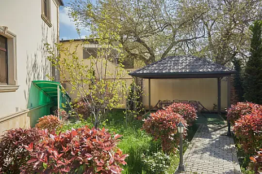 Kirayə verilir 6 otaqlı həyət evi 250 m²