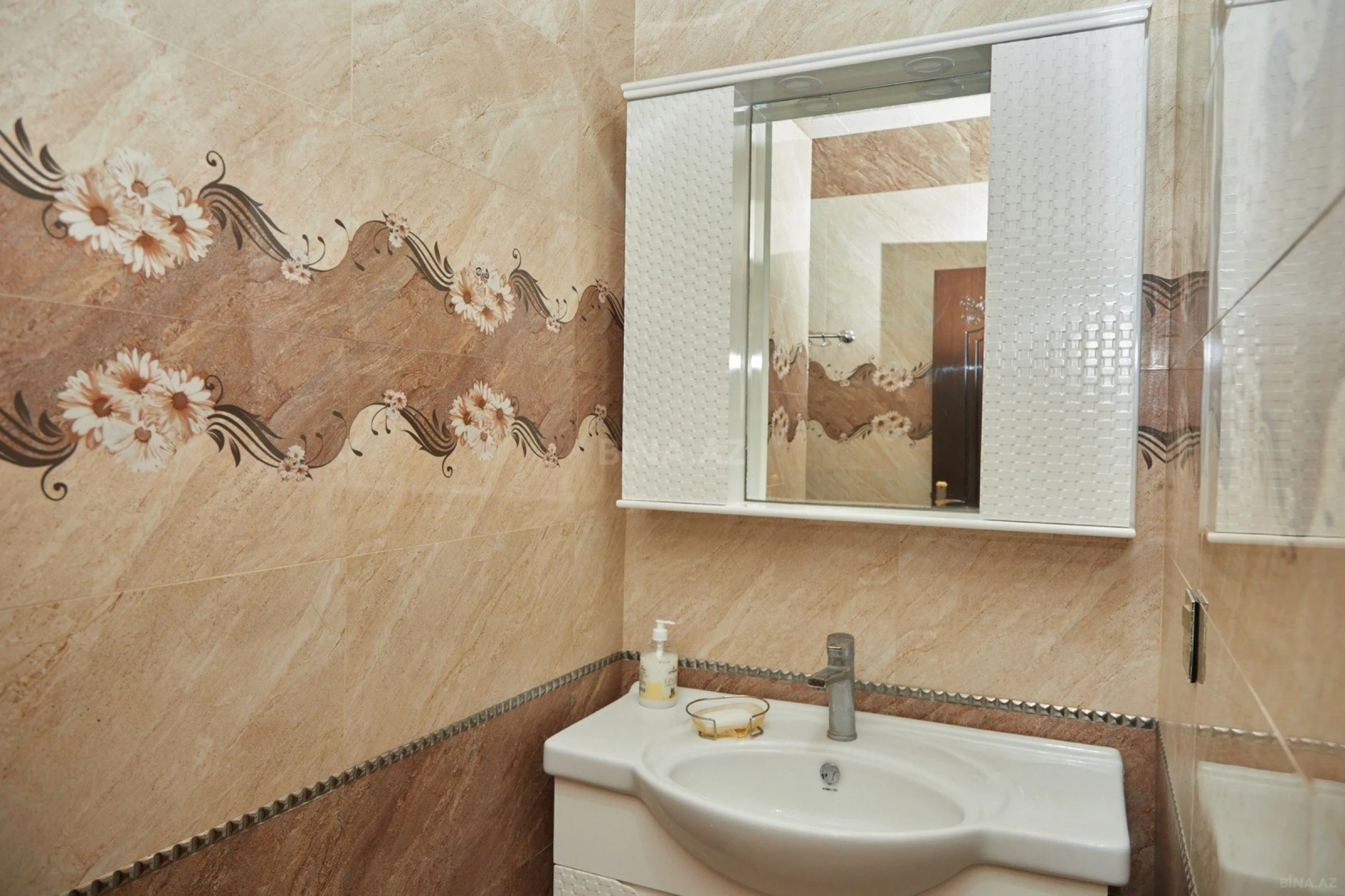 Kirayə verilir 6 otaqlı həyət evi 250 m²