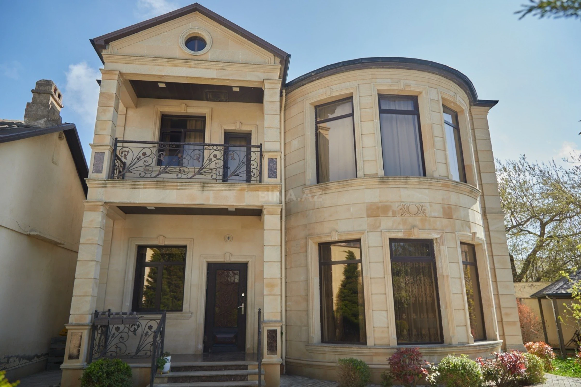 Kirayə verilir 6 otaqlı həyət evi 250 m²