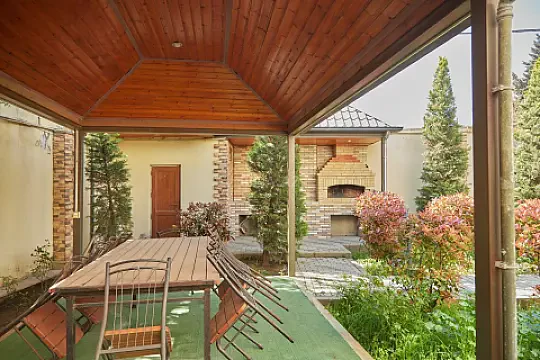 Kirayə verilir 6 otaqlı həyət evi 250 m²
