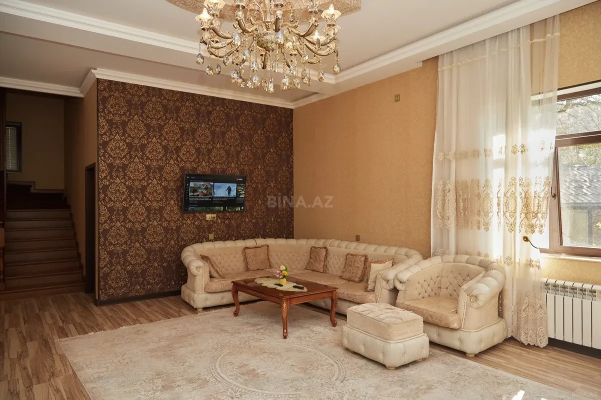 Kirayə verilir 6 otaqlı həyət evi 250 m²