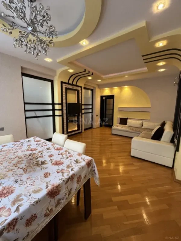 Satılır 3 otaqlı mənzil 125 m²