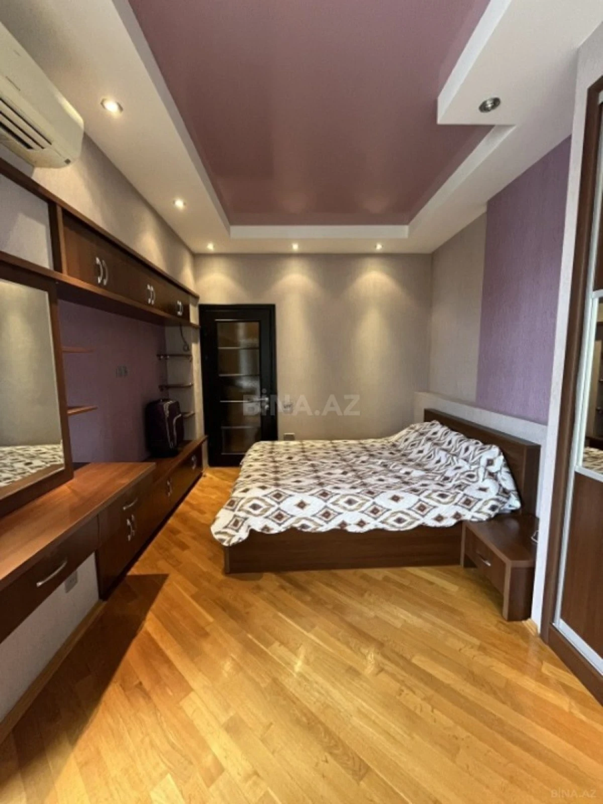 Satılır 3 otaqlı mənzil 125 m²
