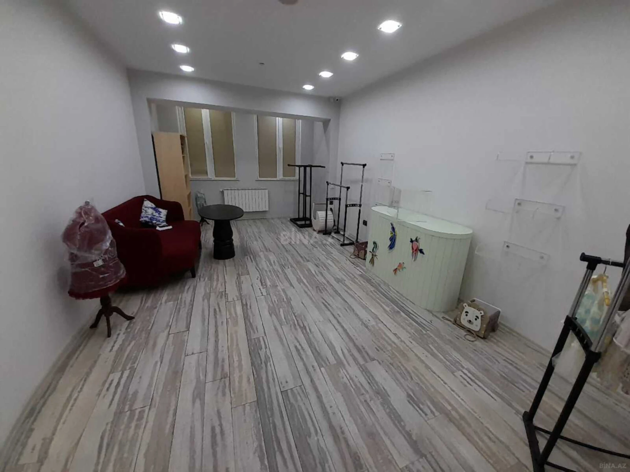 Kirayə verilir 4 otaqlı ofis 108 m²