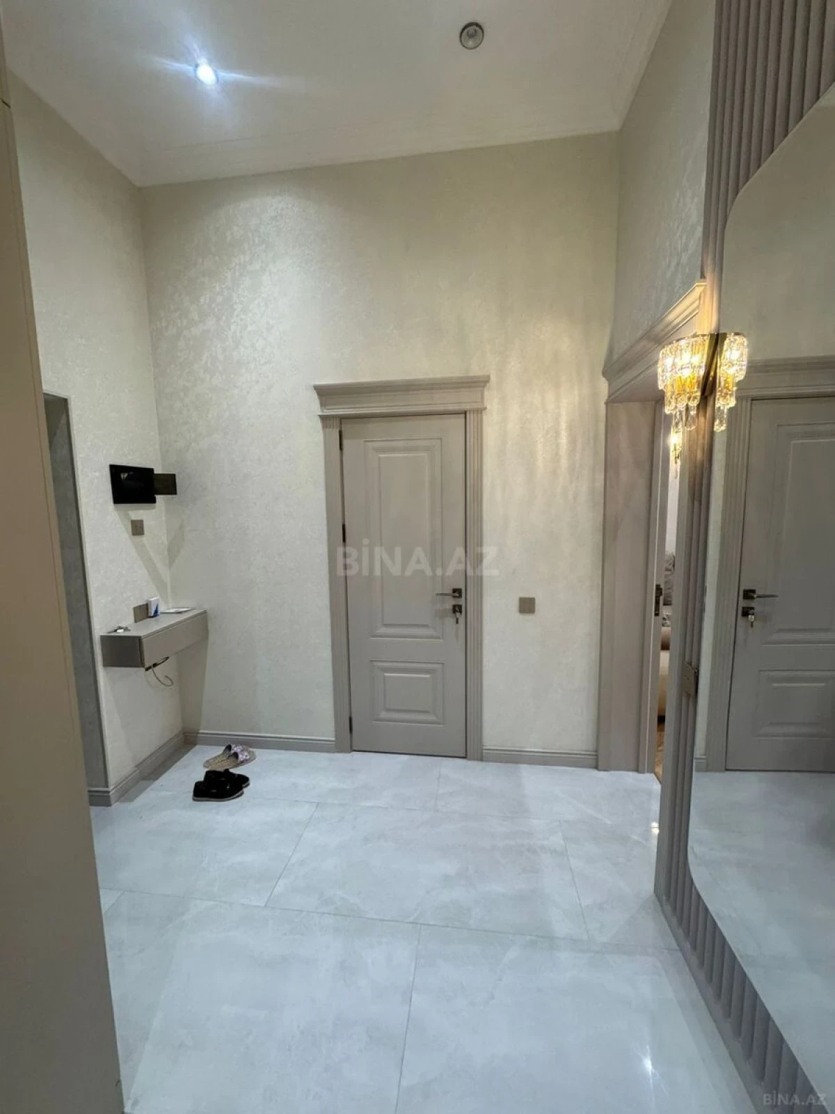 Kirayə verilir 2 otaqlı mənzil 78 m²