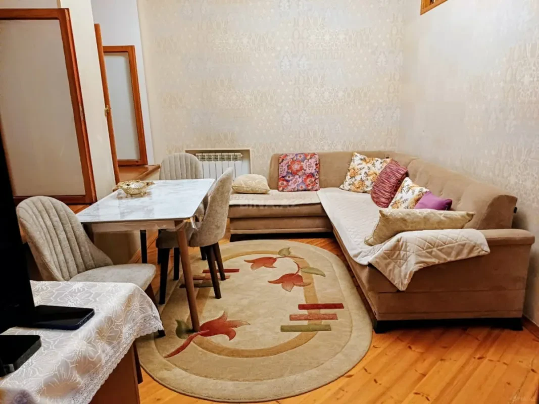Kirayə verilir 2 otaqlı mənzil 45 m²