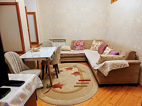 Kirayə verilir 2 otaqlı mənzil 45 m²