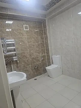 Kirayə verilir 2 otaqlı mənzil 77 m²