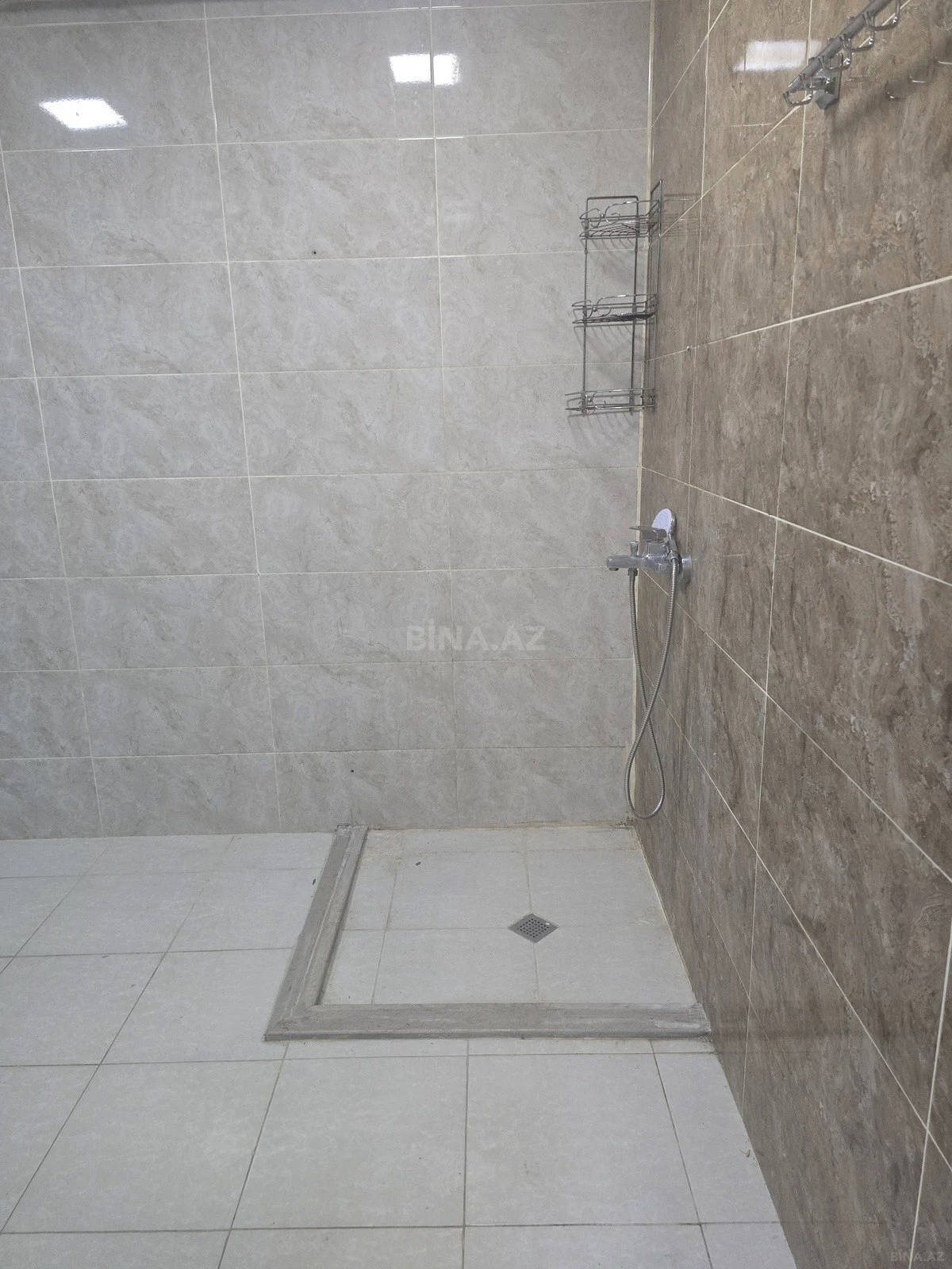 Kirayə verilir 2 otaqlı mənzil 77 m²