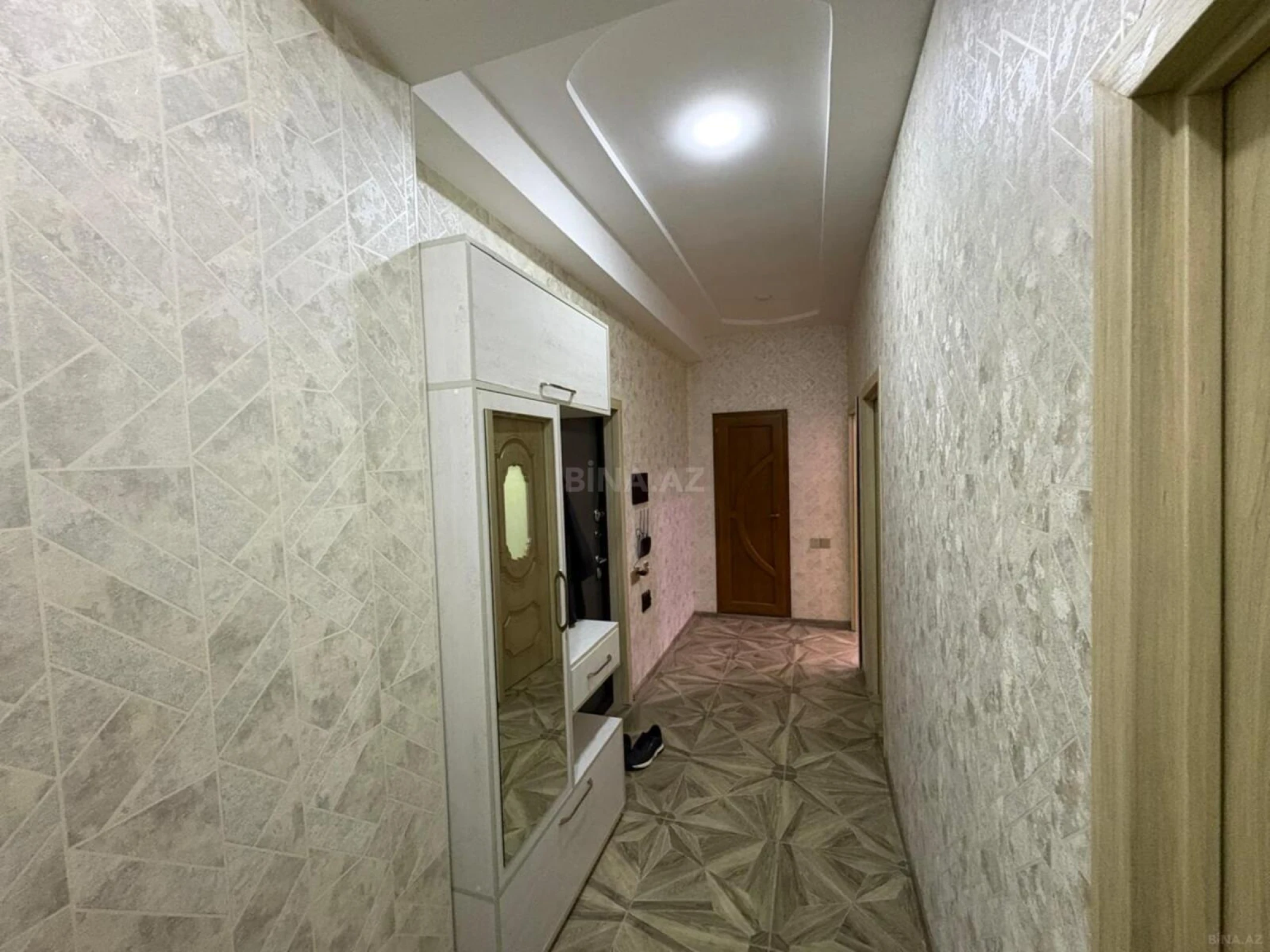Kirayə verilir 2 otaqlı mənzil 80 m²