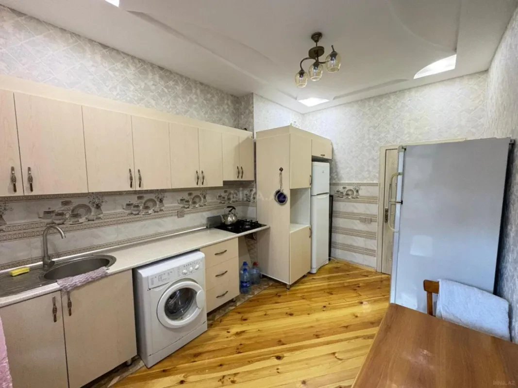 Kirayə verilir 2 otaqlı mənzil 80 m²