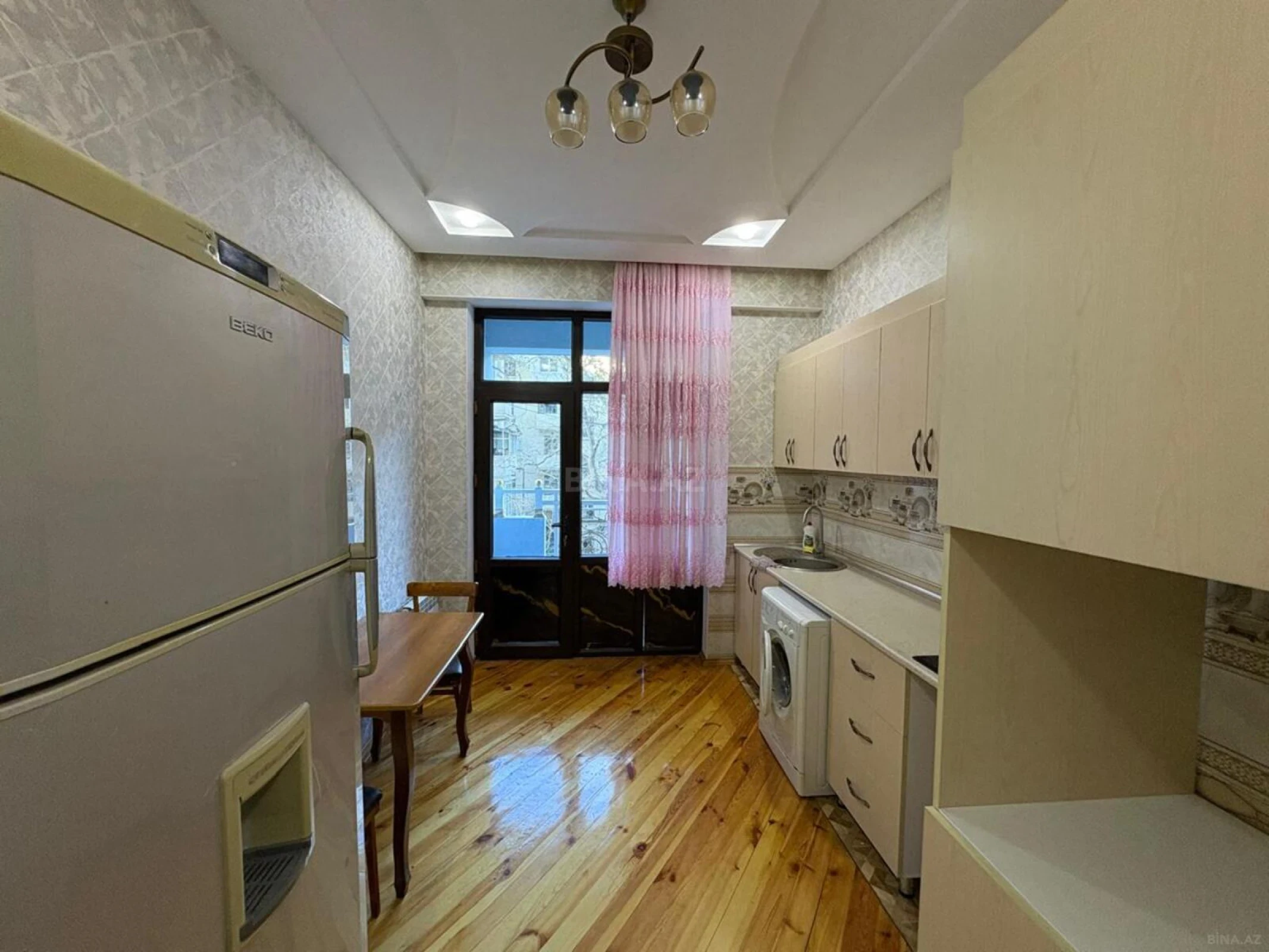Kirayə verilir 2 otaqlı mənzil 80 m²