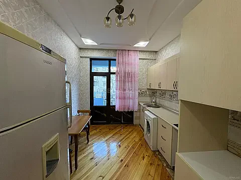 Kirayə verilir 2 otaqlı mənzil 80 m²