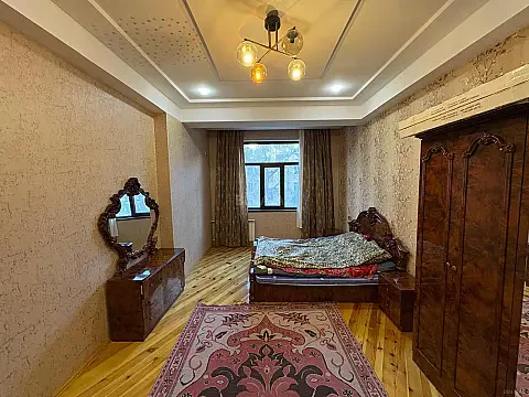 Kirayə verilir 2 otaqlı mənzil 80 m²