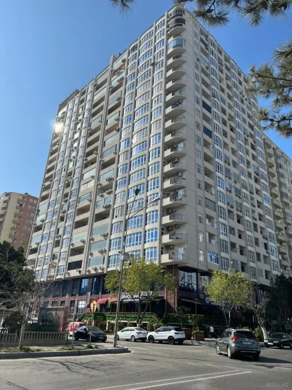 Satılır 4 otaqlı mənzil 142 m²
