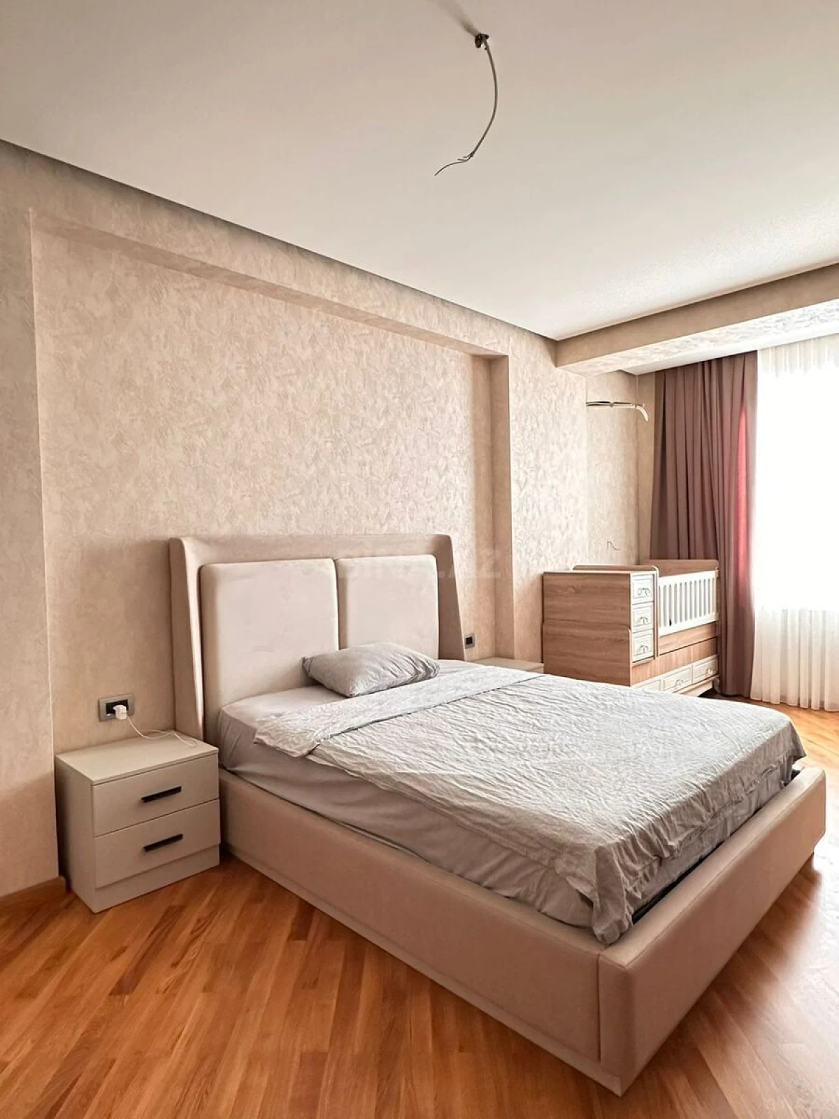 Satılır 2 otaqlı mənzil 90 m²