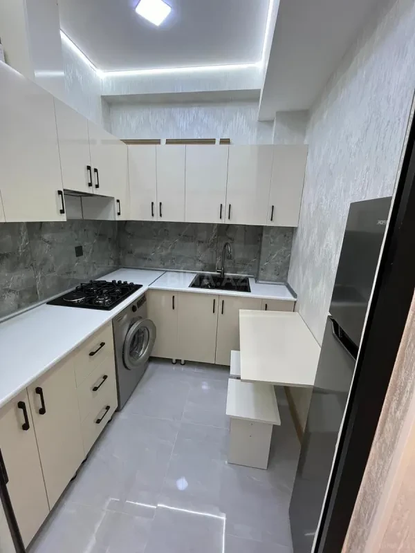Kirayə verilir 2 otaqlı mənzil 65 m²
