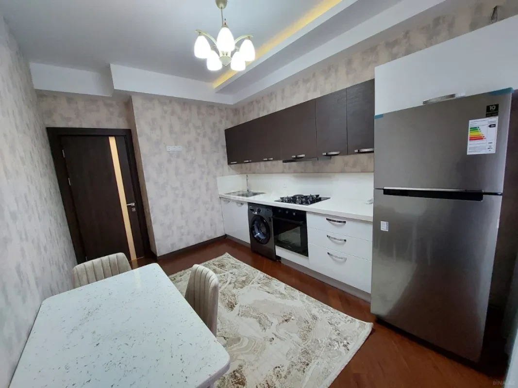 Kirayə verilir 2 otaqlı mənzil 80 m²