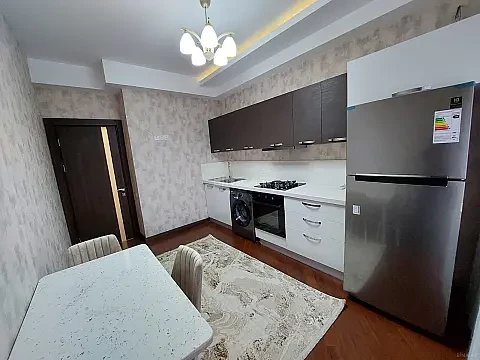 Kirayə verilir 2 otaqlı mənzil 80 m²