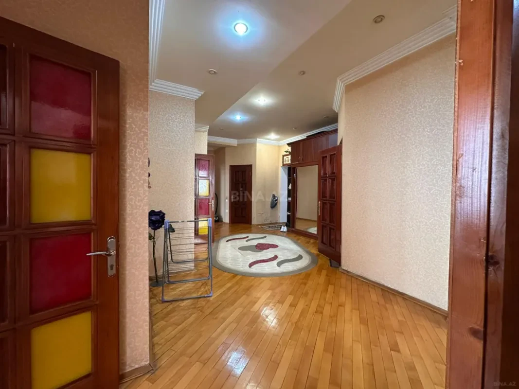 Satılır 4 otaqlı mənzil 160 m²