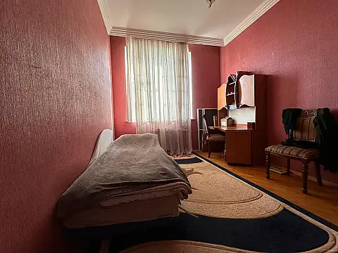 Satılır 4 otaqlı mənzil 160 m²