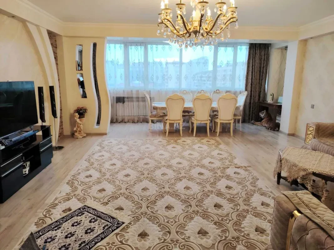 Satılır 4 otaqlı mənzil 120 m²