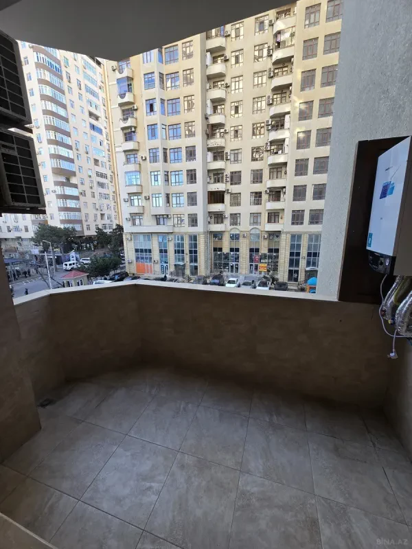 Satılır 4 otaqlı mənzil 196 m²